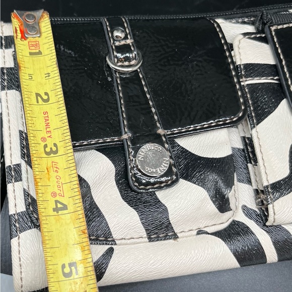 Nine & Co. 8’ Purse Wallet Black/white Faux Zebra Print Shoulder Strap Y2K - Picture 7 of 10